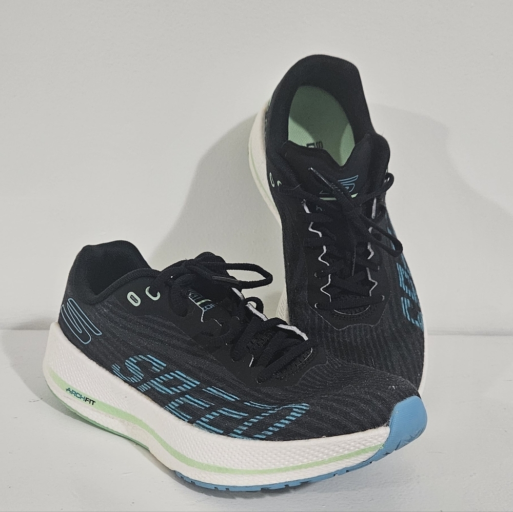 Skechers Women's GOrun Razor 4 with Arch Fit technology.